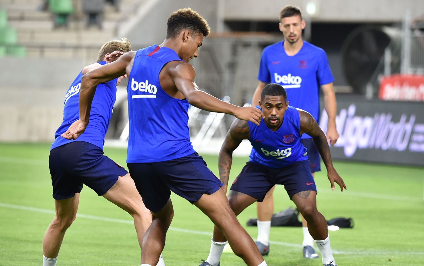 Malcom, durante un entrenamiento con sus compañeros en el Barça