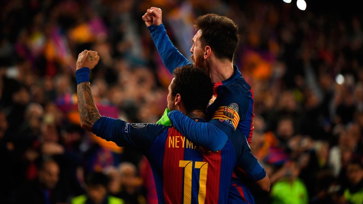 Neymar and Leo Messi celebrate one of the goals of the comeback of Barça to PSG