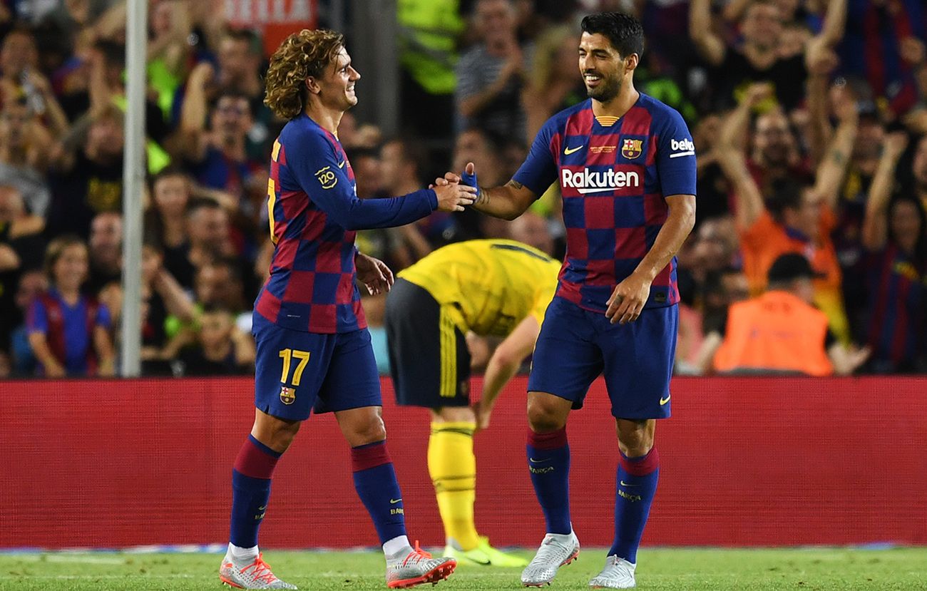 Luis Suárez, celebrando un gol del Barça con Griezmann