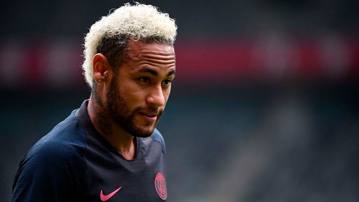 Neymar, under the radar of Barça and Real Madrid, in a training session of PSG