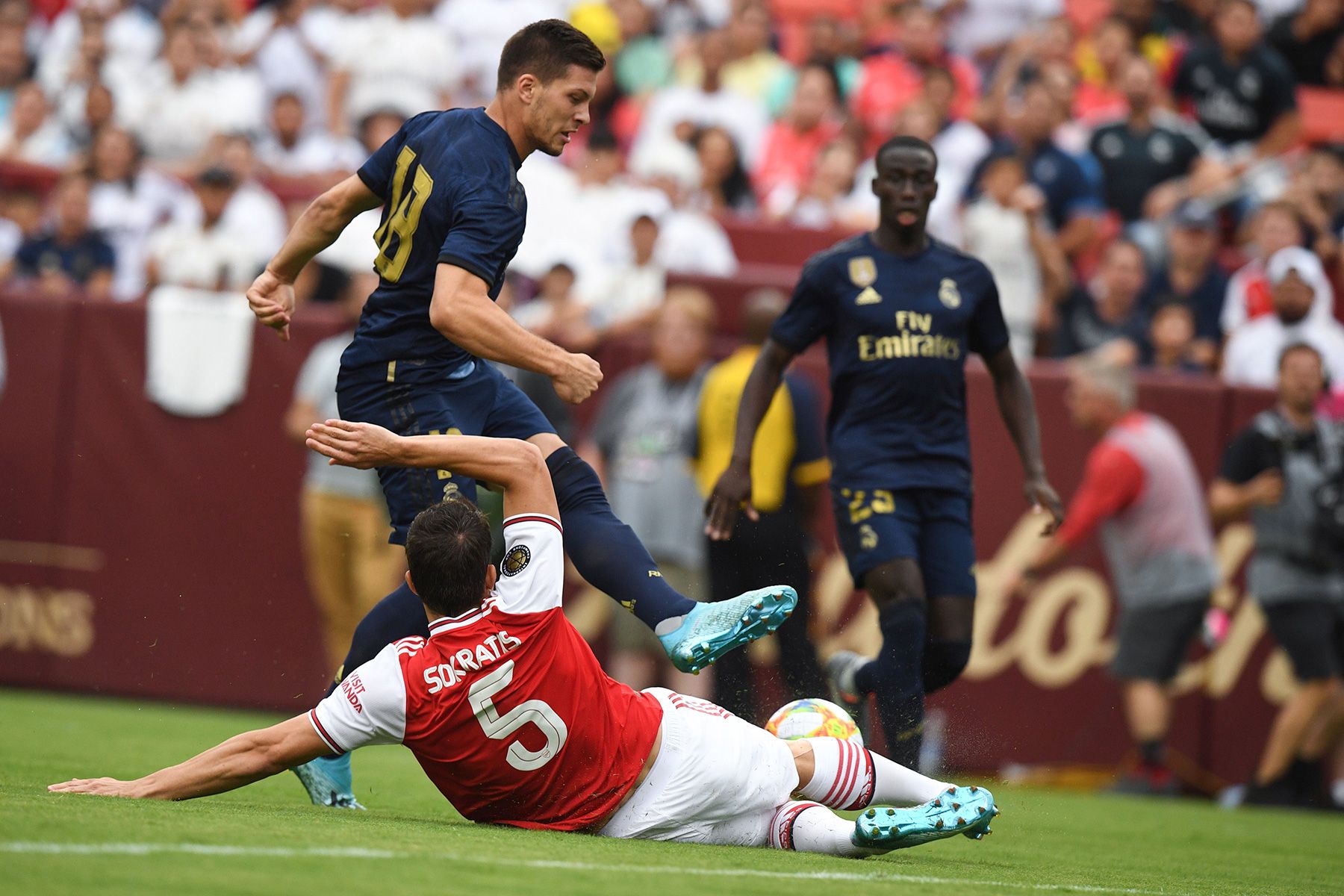 Luka Jovic en el partido de pretemporada contra el Arsenal