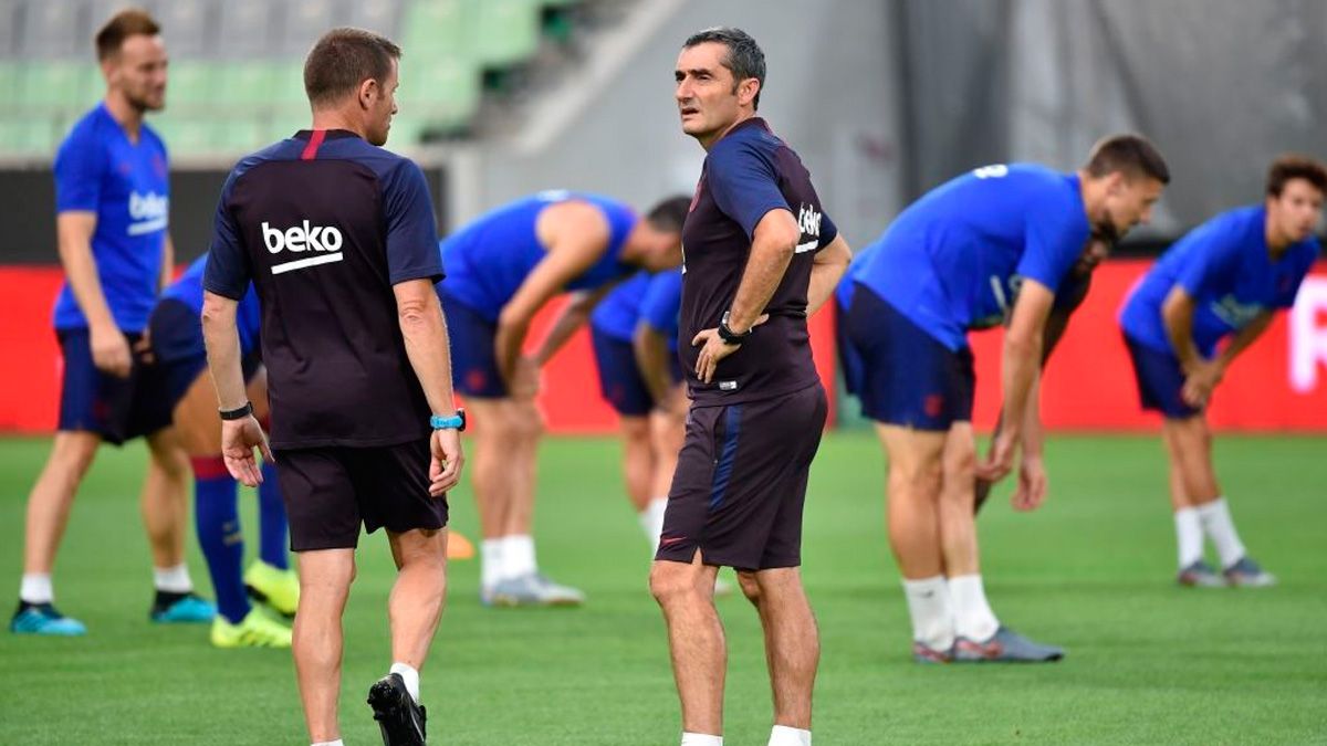Ernesto Valverde prepares the first official list of players of Barça