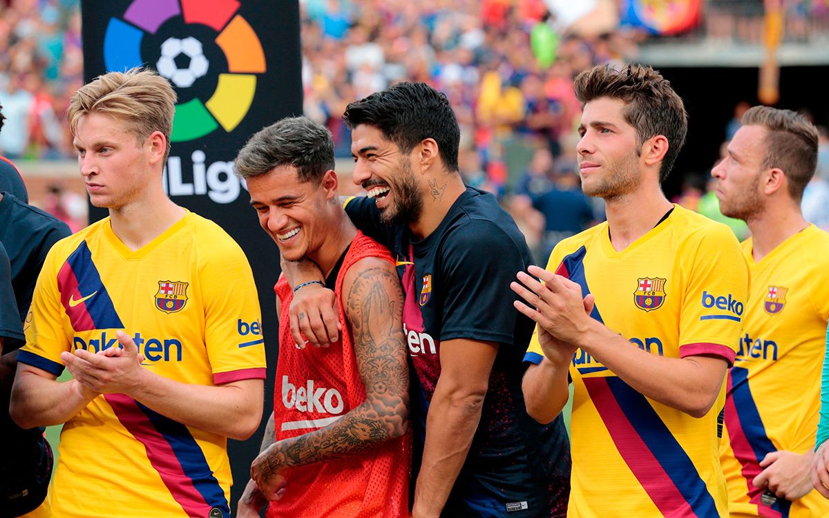 Los jugadores del Barça, bromeando tras golear al Napoli