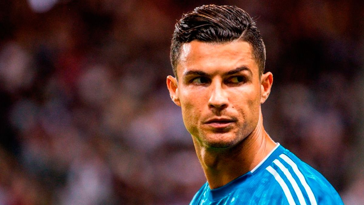 Cristiano Ronaldo, who praised Leo Messi recently, in a match of Juventus