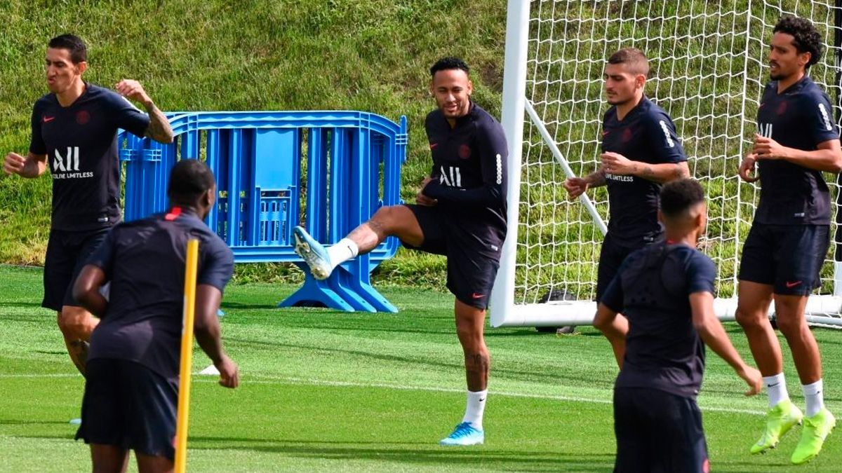 Neymar, target of Barça, in a training session of PSG