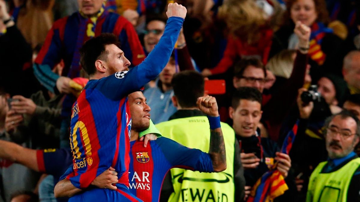 Leo Messi and Neymar celebrate a goal of Barça in the Champions League