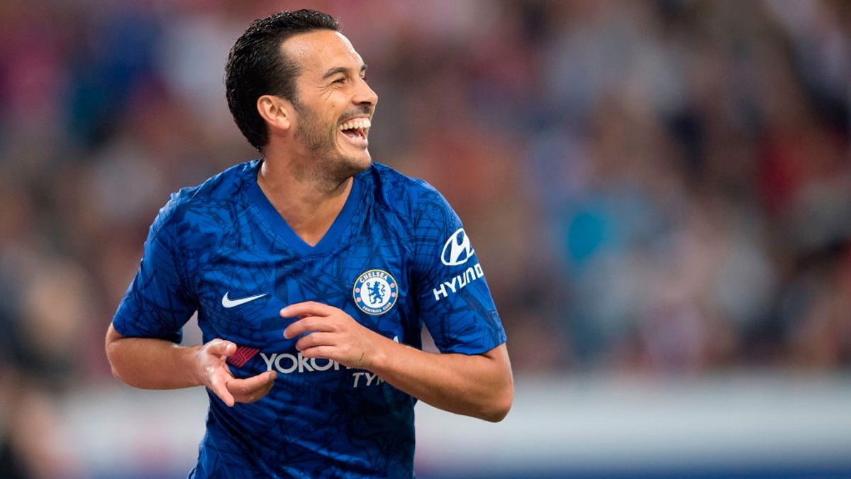 Pedro Rodríguez celebrates a goal with Chelsea