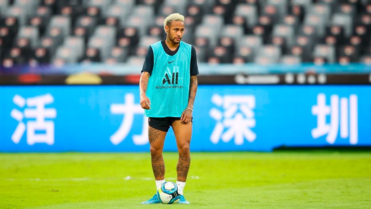 Neymar, looking to solve his future, in a training session of PSG