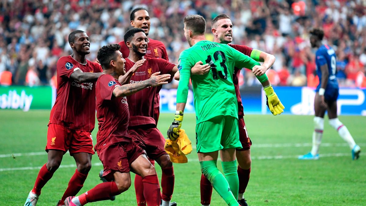 The players of Liverpool celebrate the European Supercup