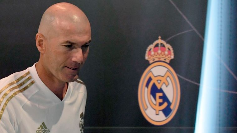Zinedine Zidane in a press conference of Real Madrid