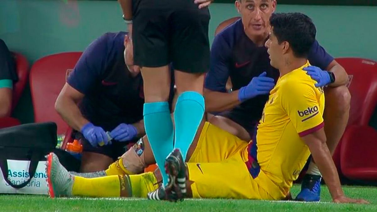 Luis Suárez, lesionado tras ser sustituido en el Athletic-Barça