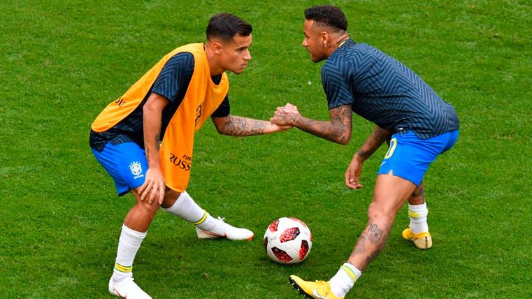 Philippe Coutinho and Neymar in a training session of the Brazil national team