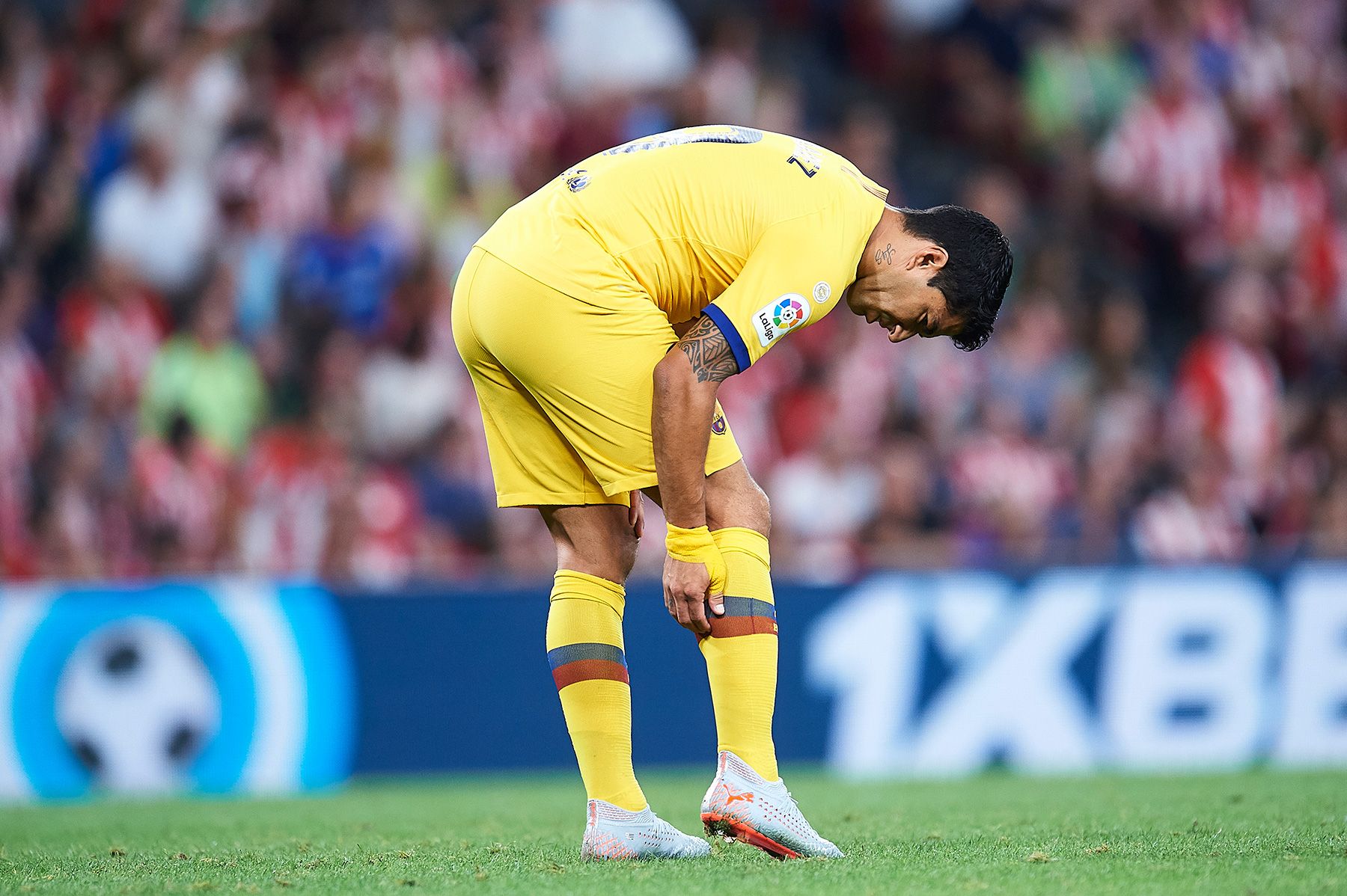 Luis Suárez se duele de su lesión ante el Athletic