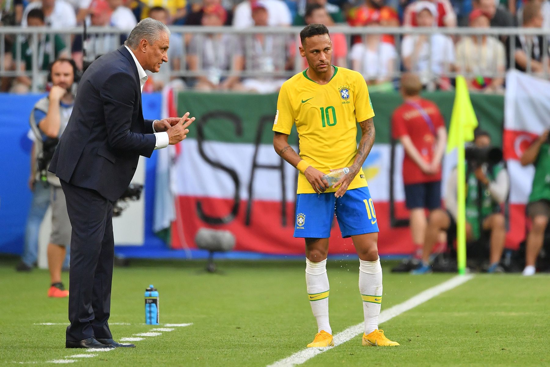 Neymar y Tite en un partido con la selección de Brasil