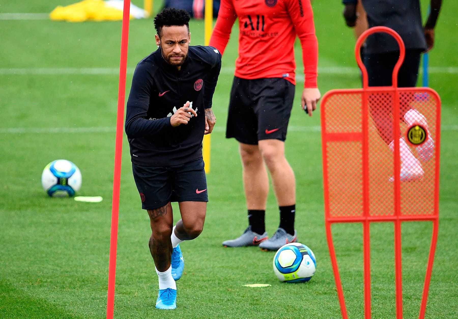 Neymar en un entrenamiento con el PSG
