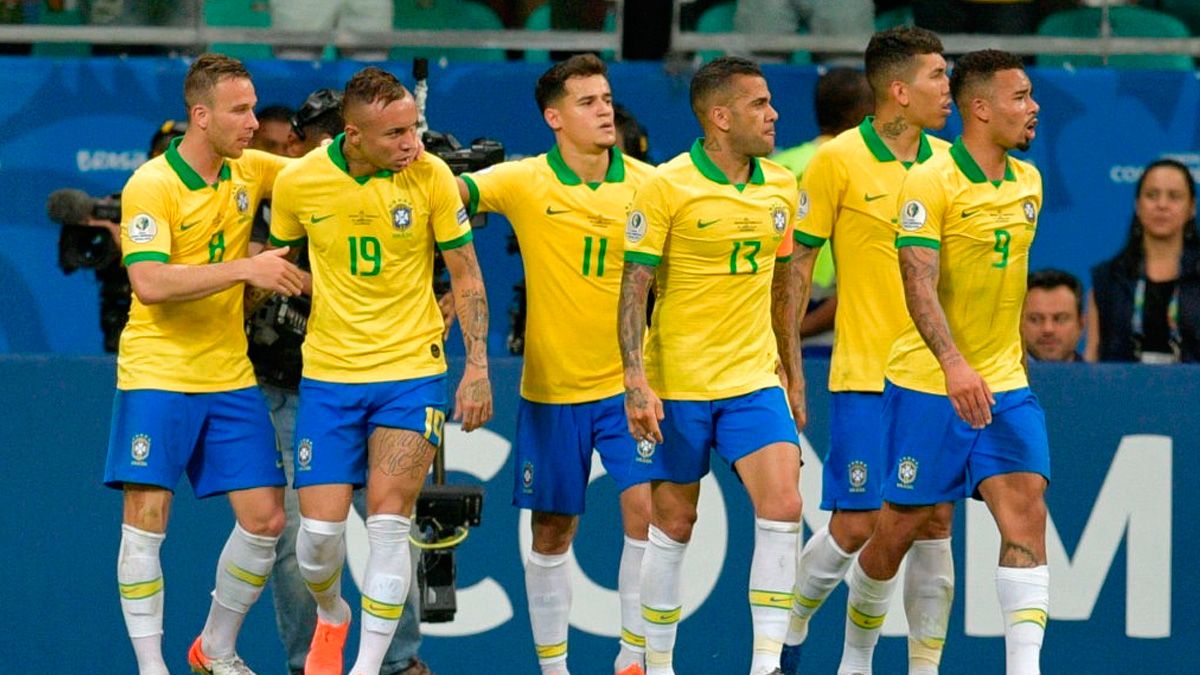 Philippe Coutinho en un partido de la selección de Brasil
