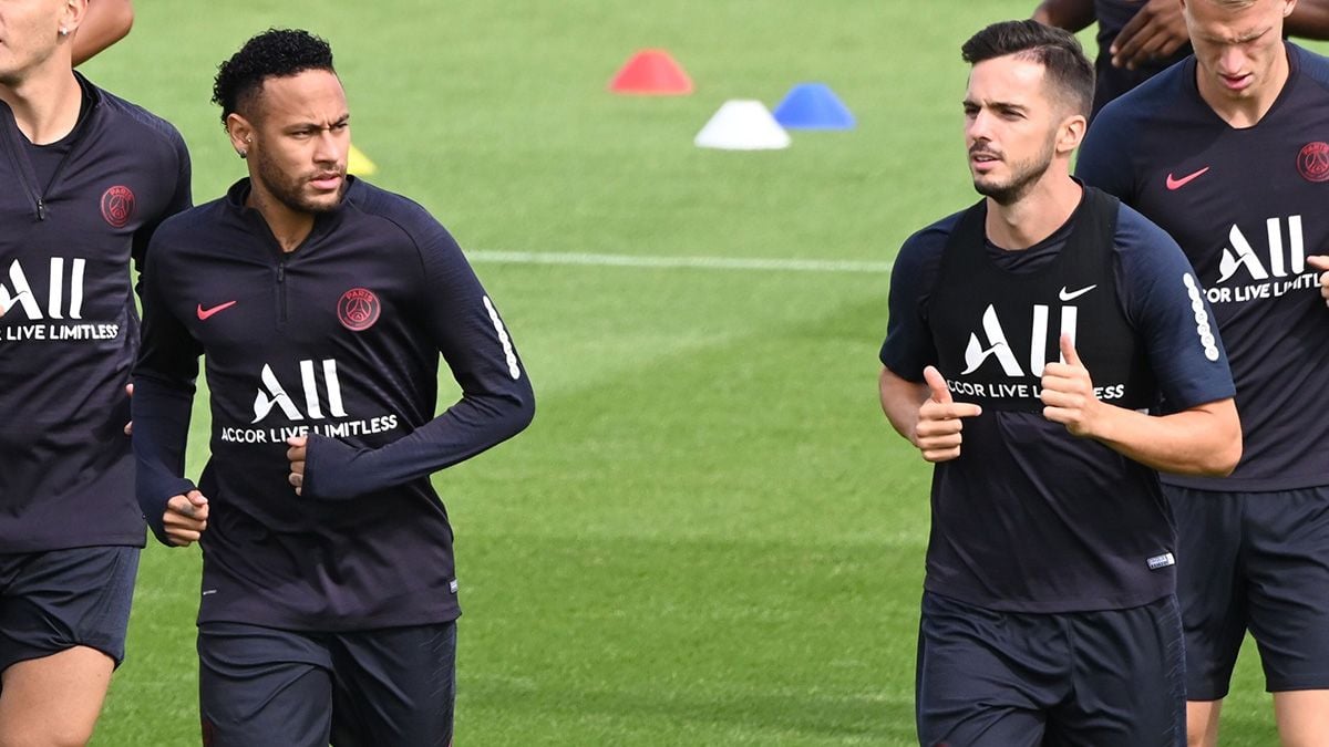 Pablo Sarabia and Neymar in a training session of PSG
