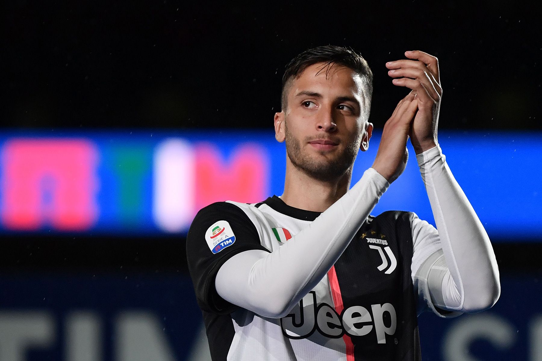 Rodrigo Bentancur applauds with the Juventus