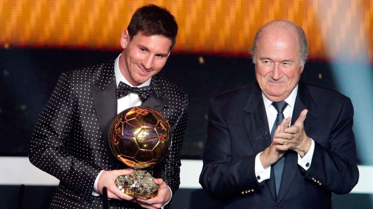 Leo Messi y Joseph Blatter en una gala del Balón de Oro