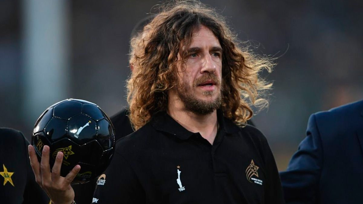 Carles Puyol in a promotional act in Pakistan