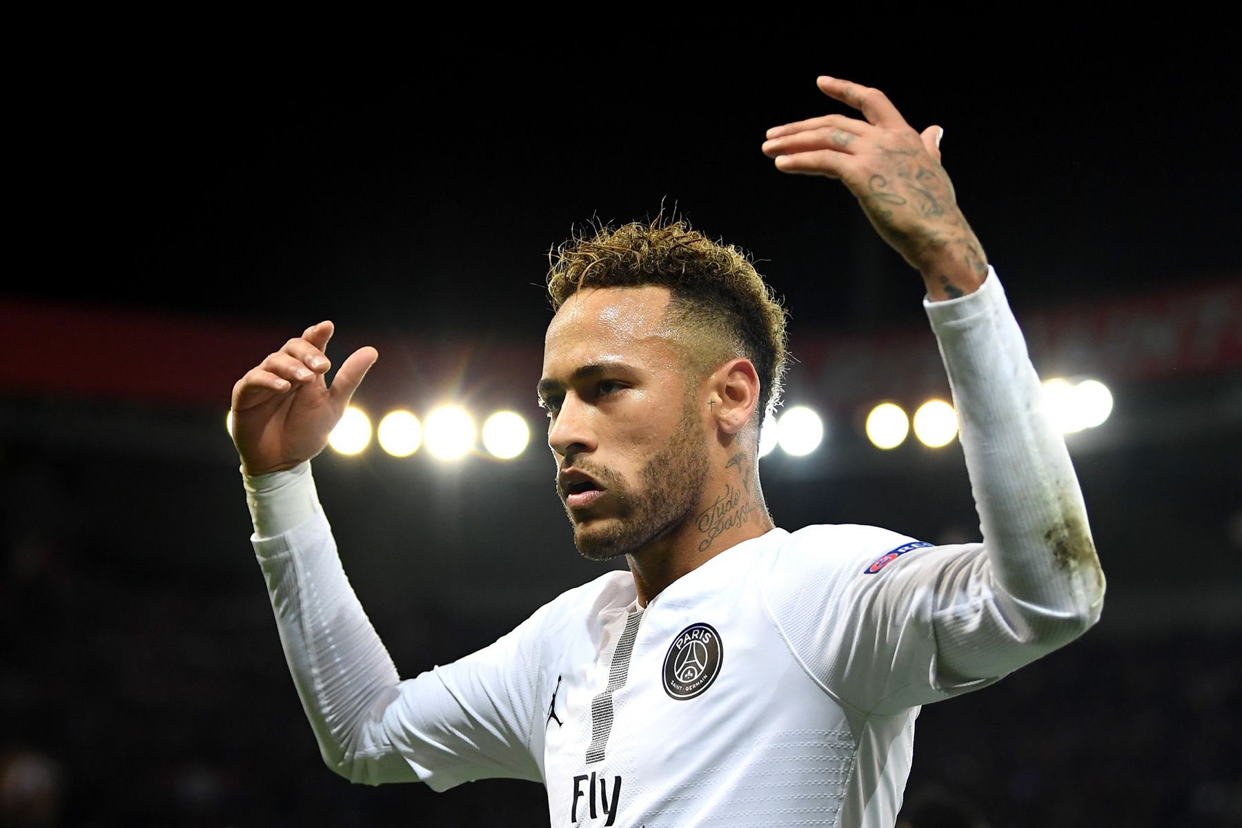 Neymar celebra un gol con la camiseta del PSG
