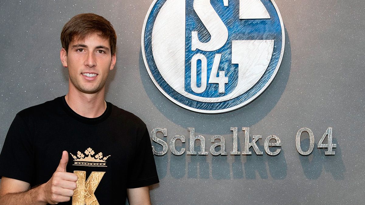 Juan Miranda en su presentación con el Schalke 04