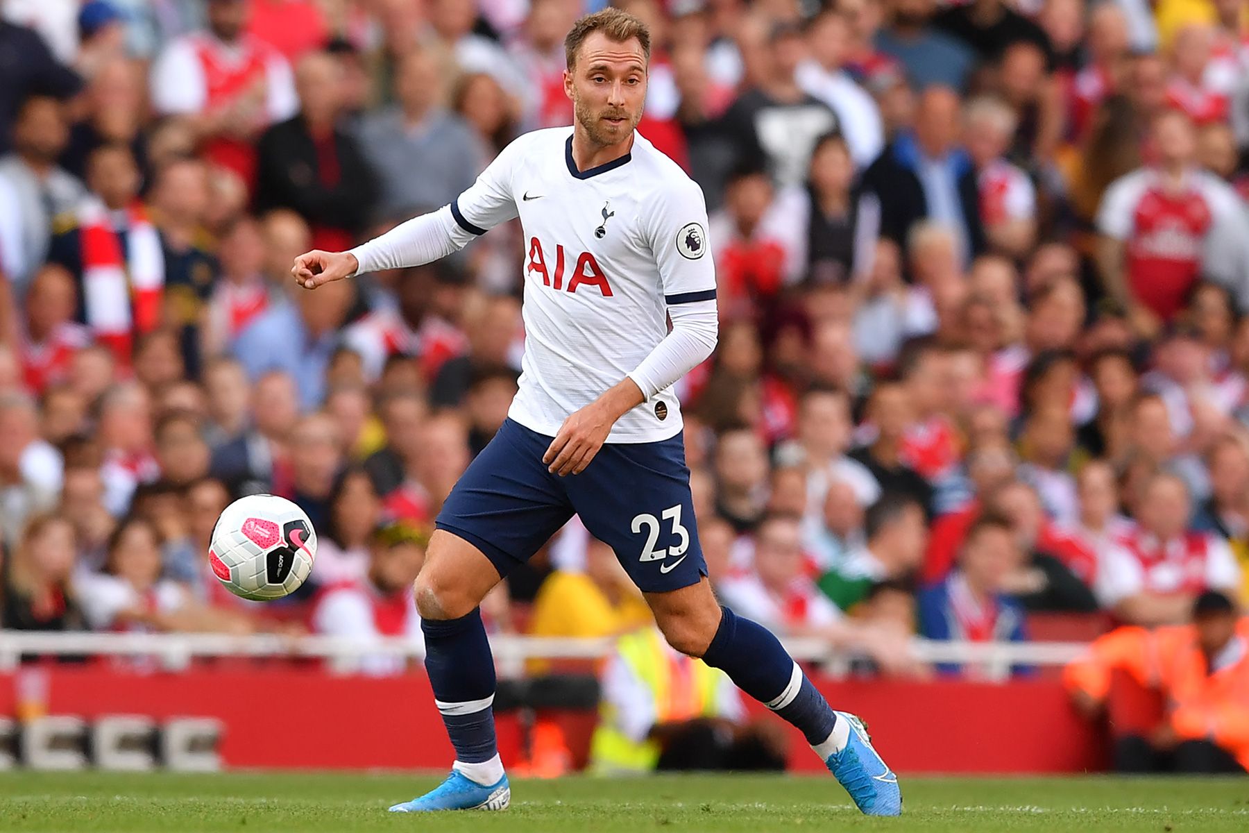 Eriksen In a match with the Tottenham in Premier