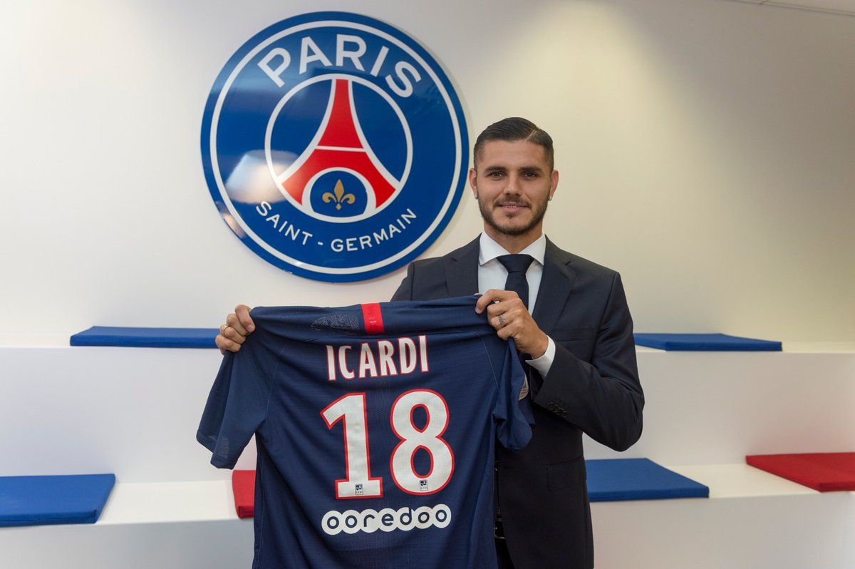 Icardi Poses with the T-shirt of the PSG