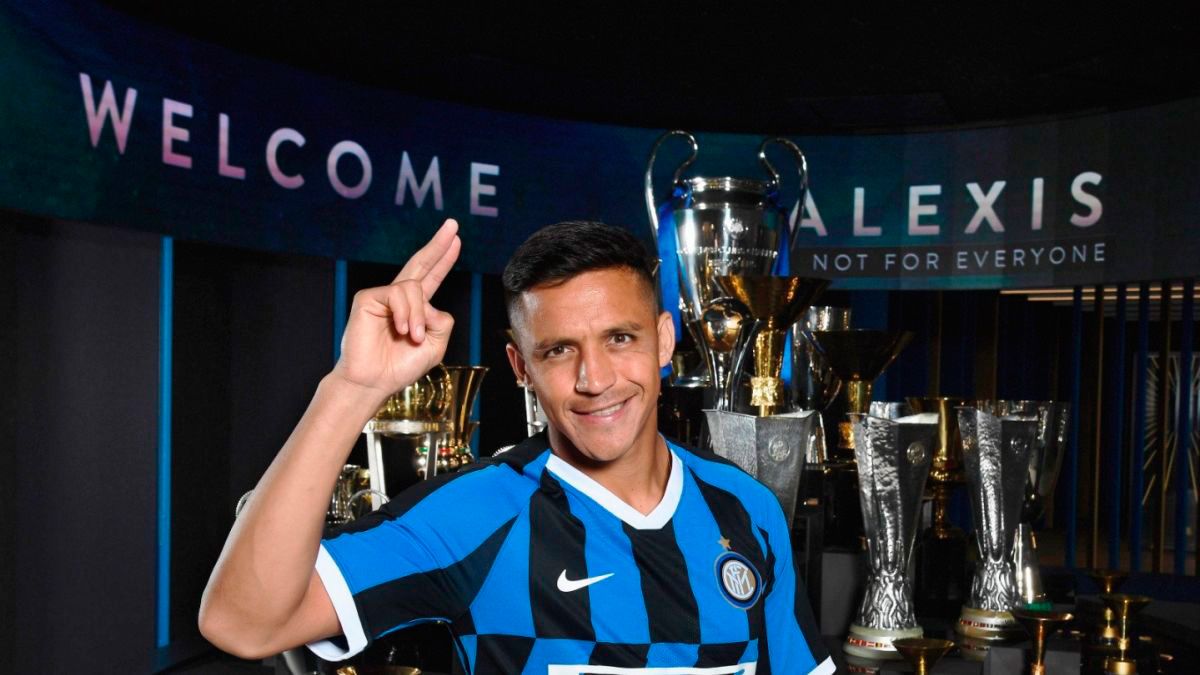 Alexis Sánchez, presented with the Inter of Milan