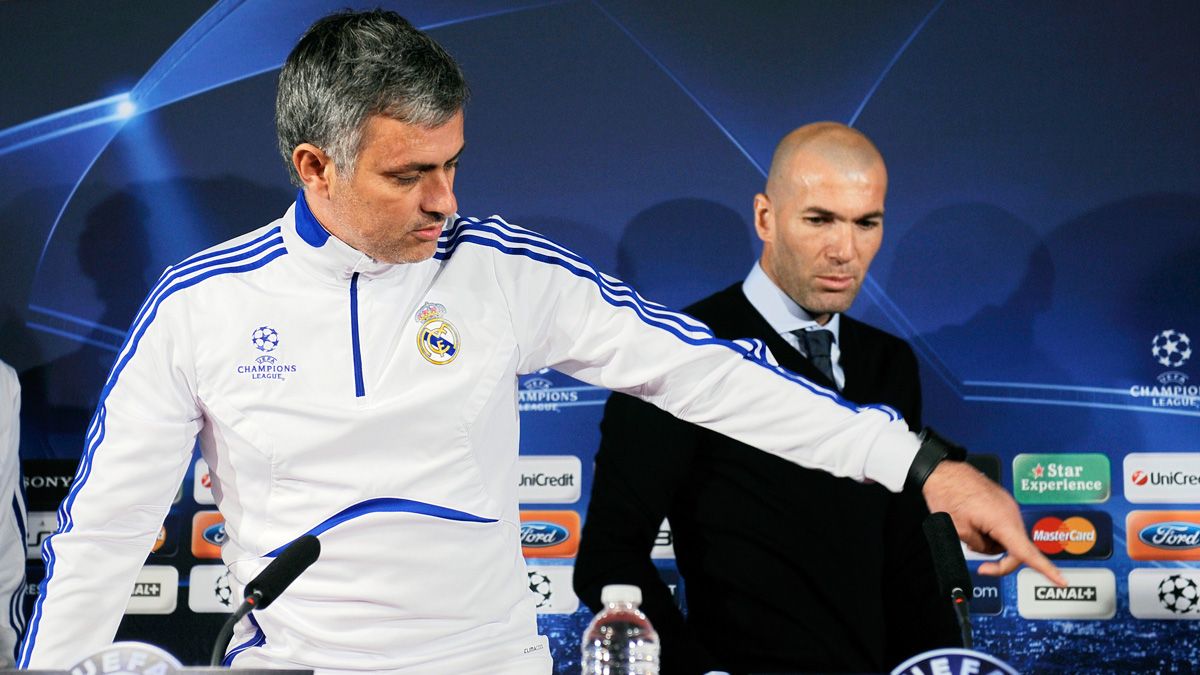José Mourinho y Zinedine Zidane en una rueda de prensa del Real Madrid