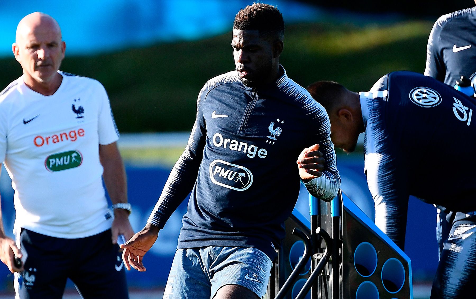 Samuel Umtiti in a training with France