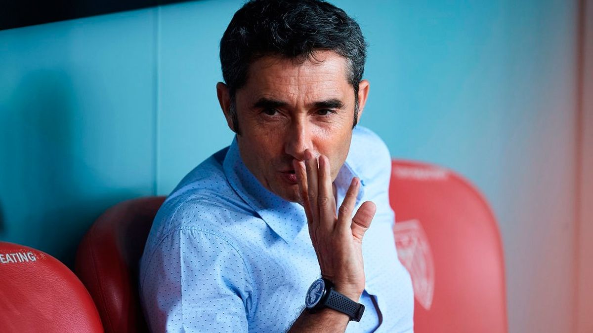 Ernesto Valverde en el banquillo del Barça