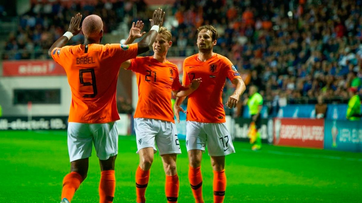 Frenkie de Jong celebra un gol de la selección de Holanda