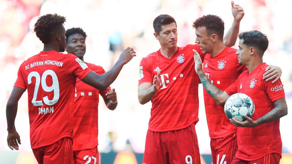 Philippe Coutinho celebrates a goal of Bayern Munich