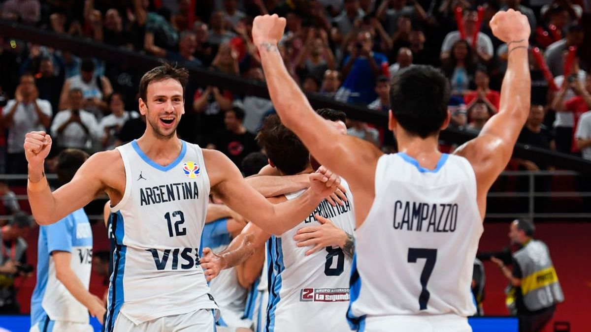 La selección argentina de baloncesto celebra su pase a la final del Mundial