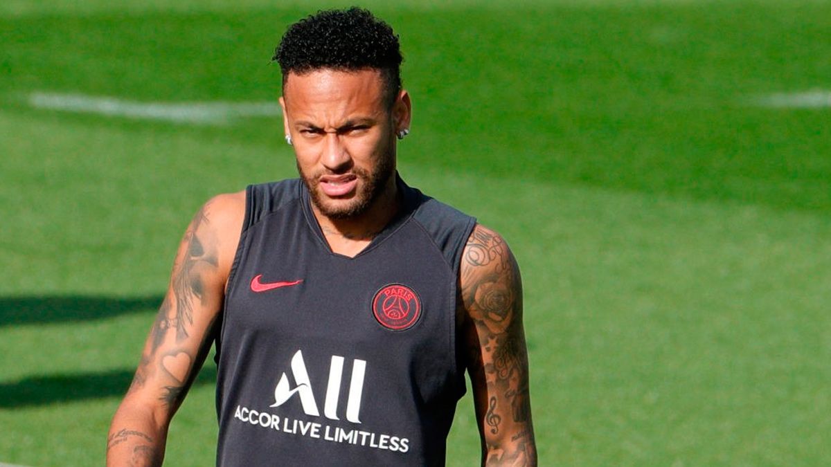 Neymar en un entrenamiento del PSG