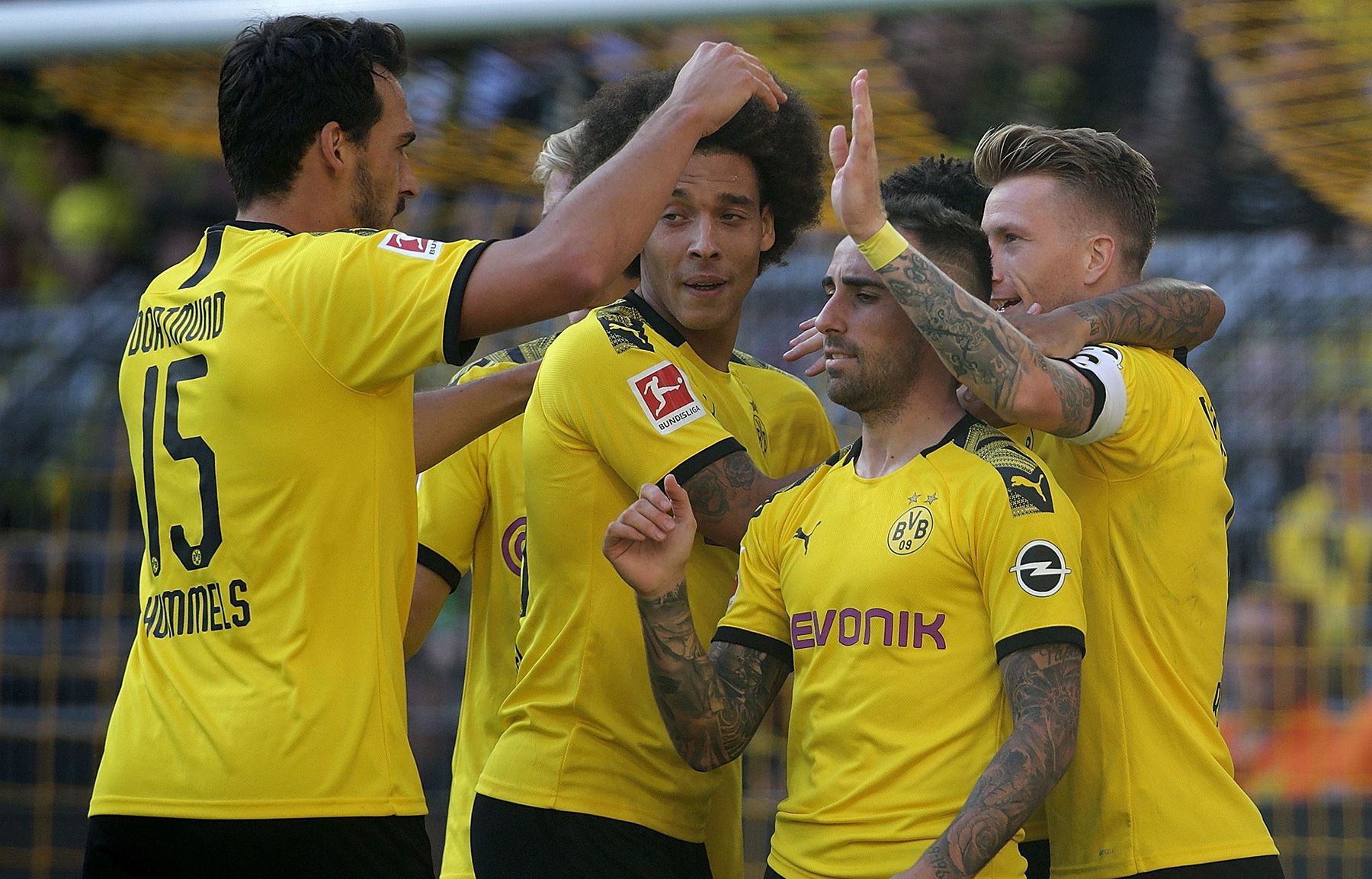 Los jugadores del Borussia Dortmund celebran un gol