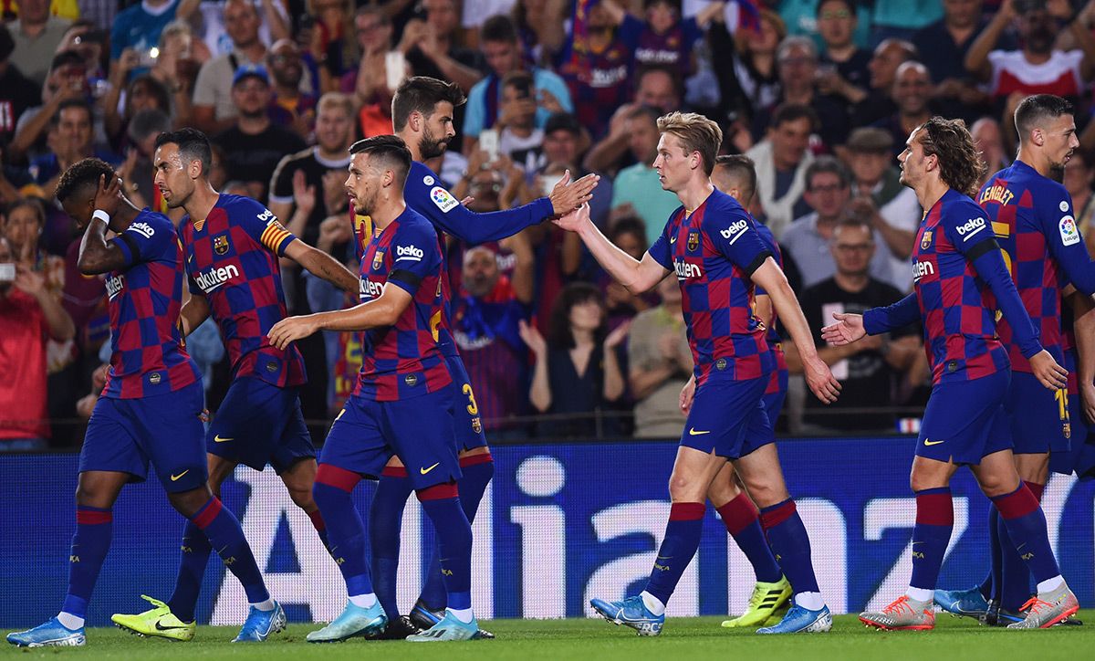 Frenkie de Jong, celebrando el gol al Valencia con sus compañeros