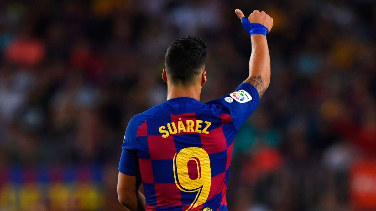 Luis Suárez celebrates a goal with Barça in LaLiga