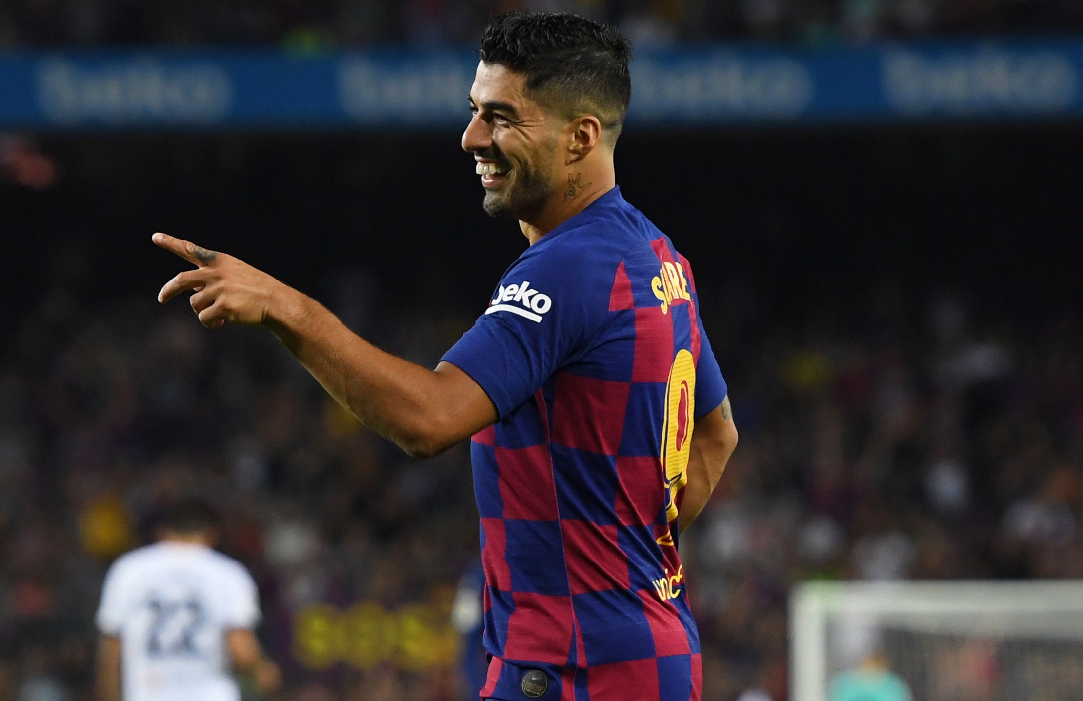 Luis Suárez celebra uno de sus goles contra el Valencia