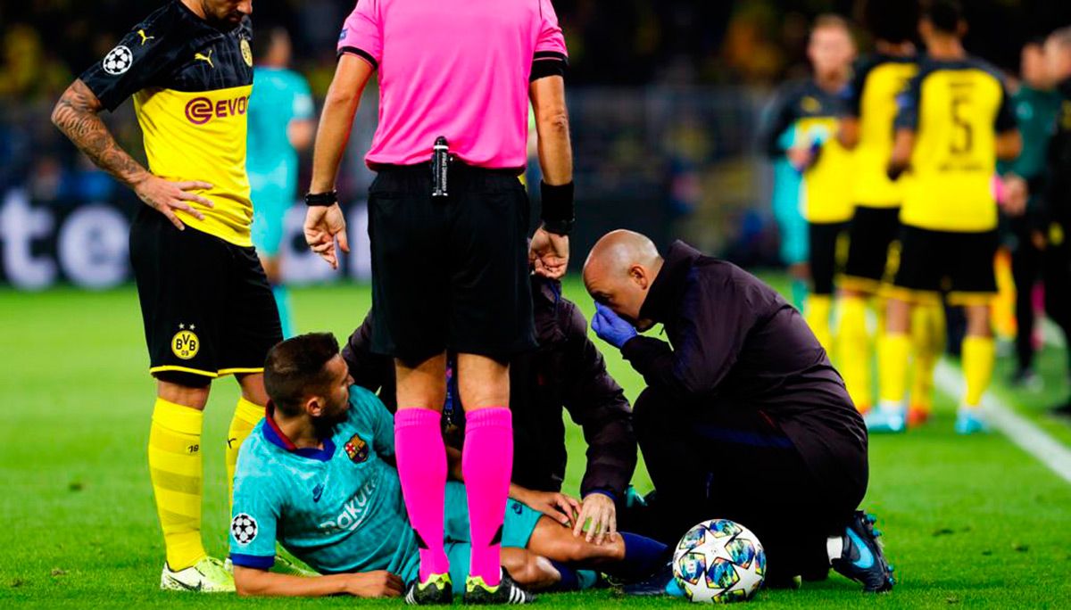Jordi Alba, lesionado en el Signal Iduna Park contra el Borussia Dortmund