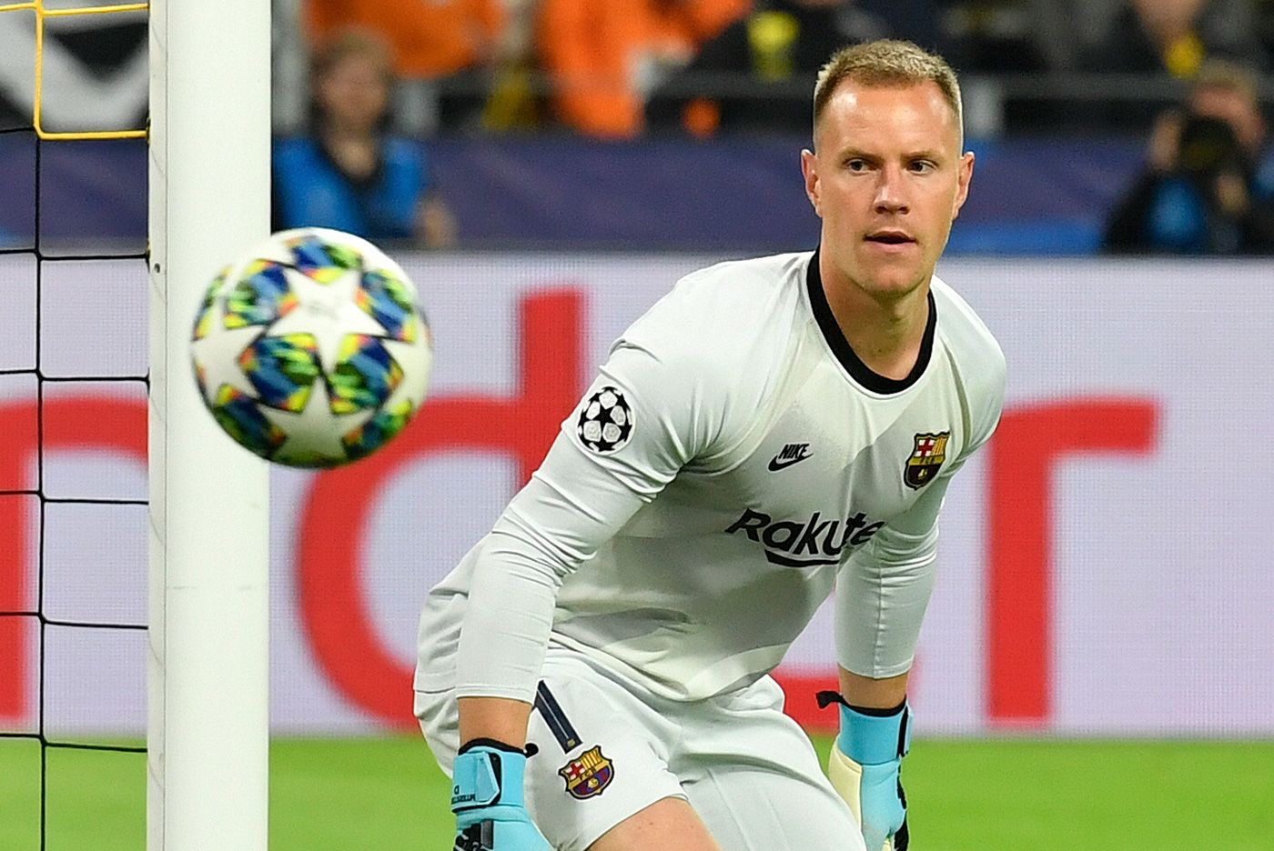 Ter Stegen haciendo una parada contra el Dortmund