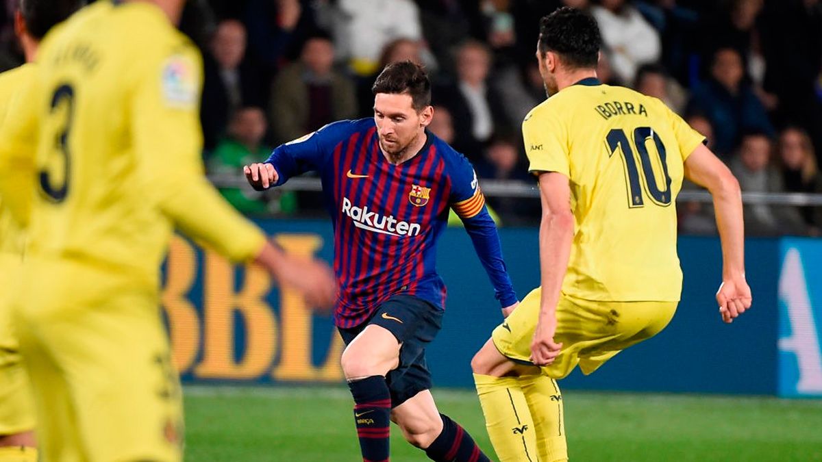Leo Messi in a duel between Barça and Villarreal in LaLiga