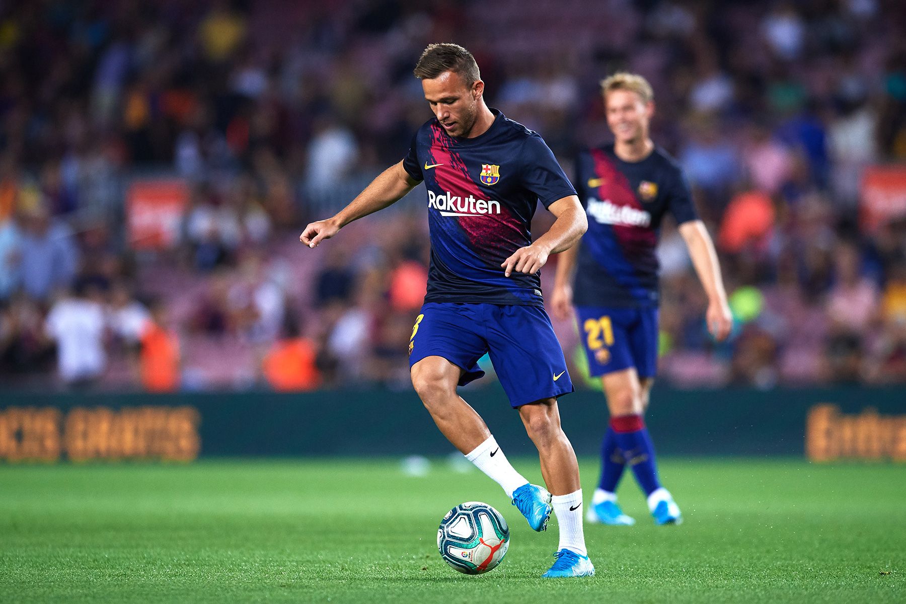 Arthur Melo in a warming with the FC Barcelona