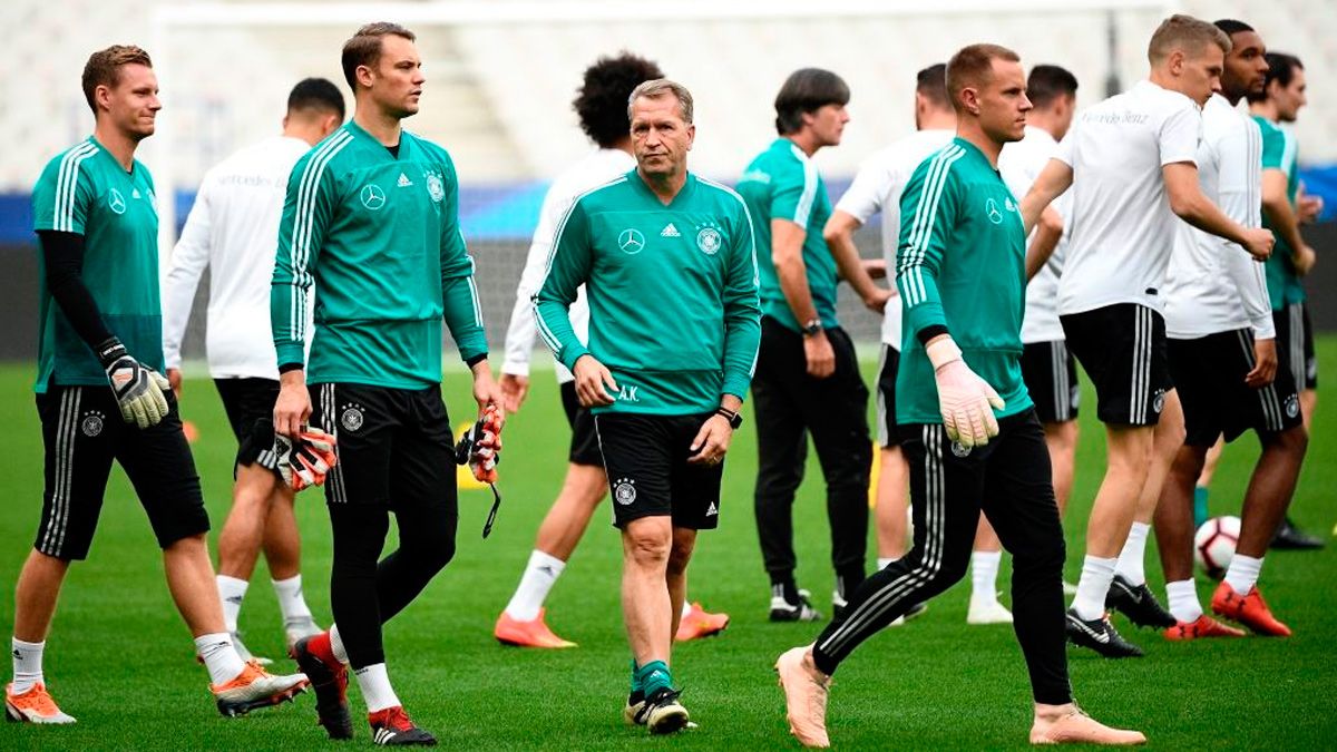 Marc-André ter Stegen and Manuel Neuer in a training session of the german national team