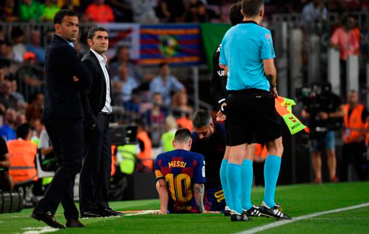 Leo Messi, concerned by his injury