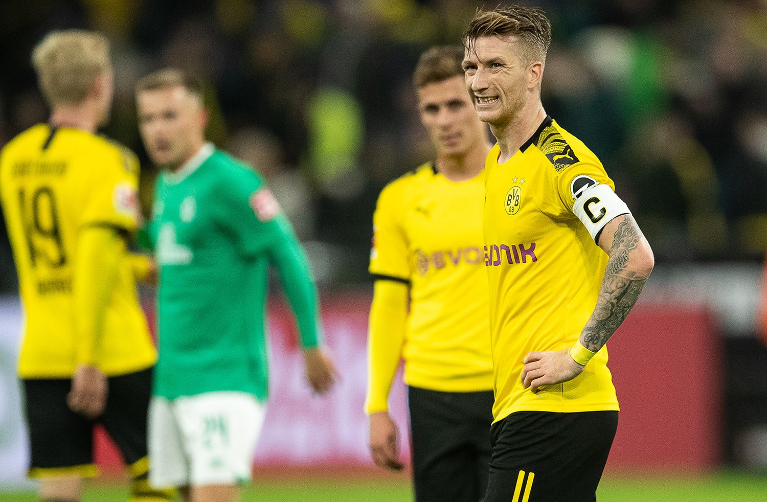 Marco Reus se lamenta después del empate del Dortmund