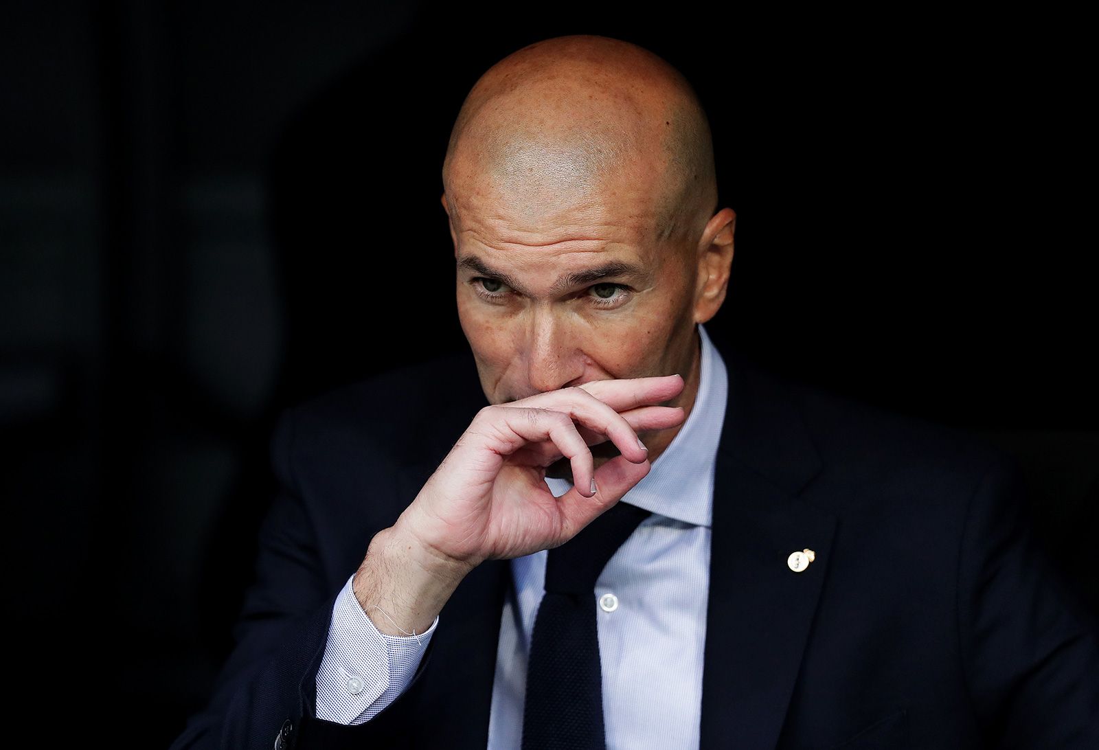Zidane in the bench of the Madrid in the party against the Witches