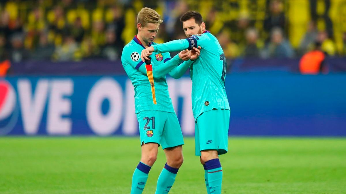 Frenkie de Jong and Leo Messi in a match of Barça