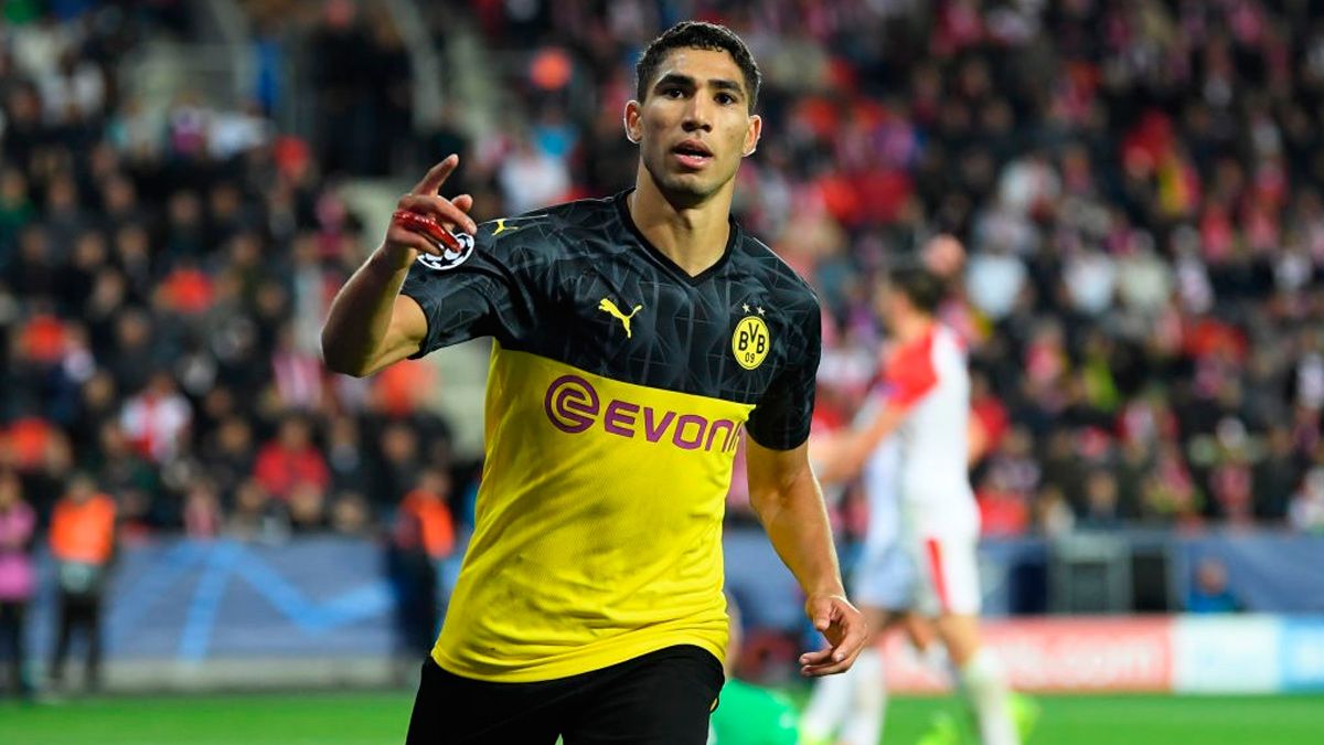 Achraf Hakimi celebrates a goal with Borussia Dortmund